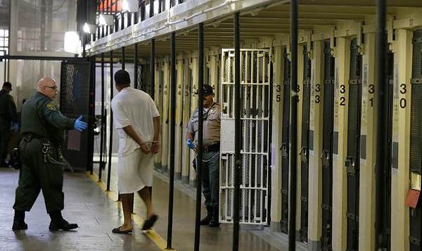 USA: Cum poate fi rezolvata criza de resurse umane din penitenciare