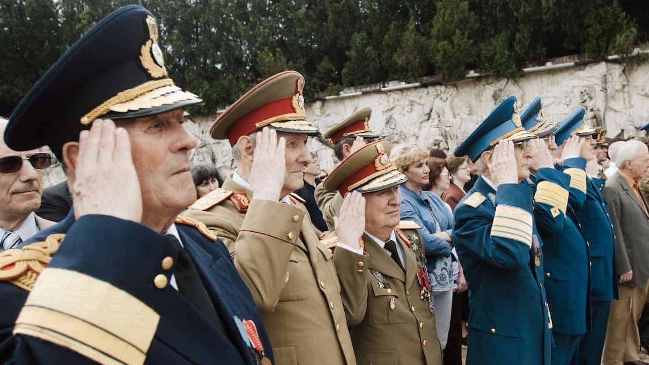 Pensiile militare, reprogramate în Parlament