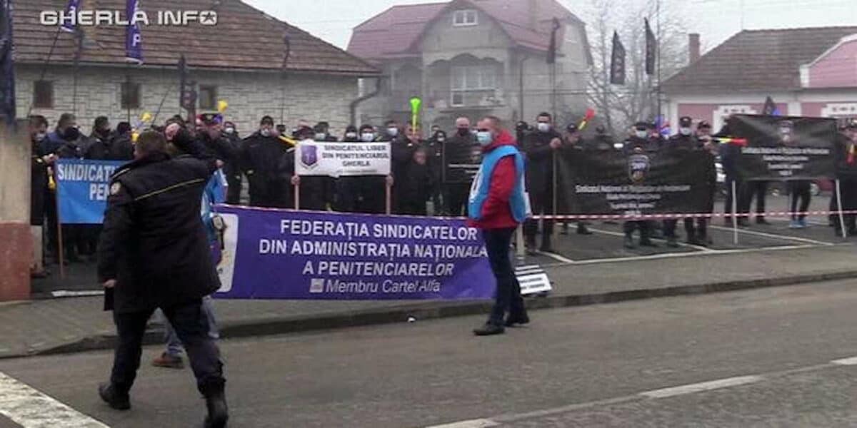 Protest la Penitenciarele Gherla, Aiud și Miercurea Ciuc. Sindicaliștii din penitenciare cer demisia guvernului