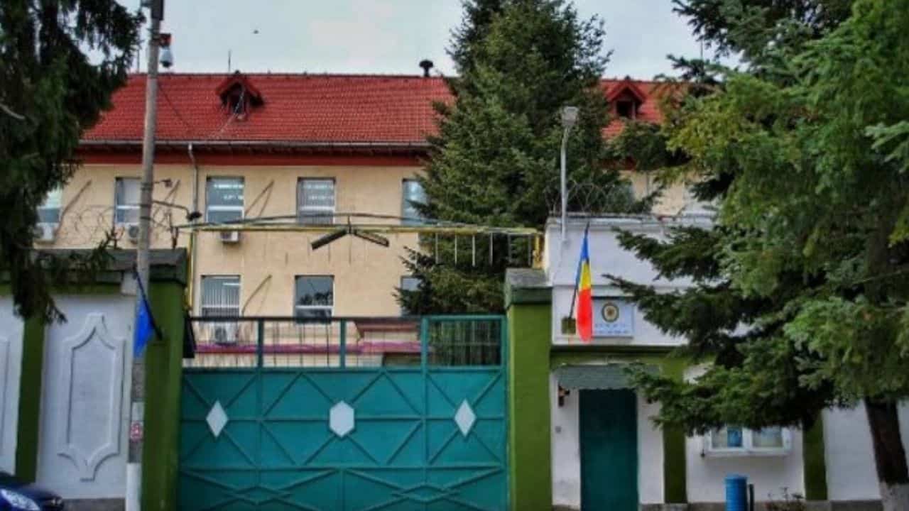 La Penitenciarul Mărgineni, sporul de HIV/SIDA se acordă polițiștilor discreționar.