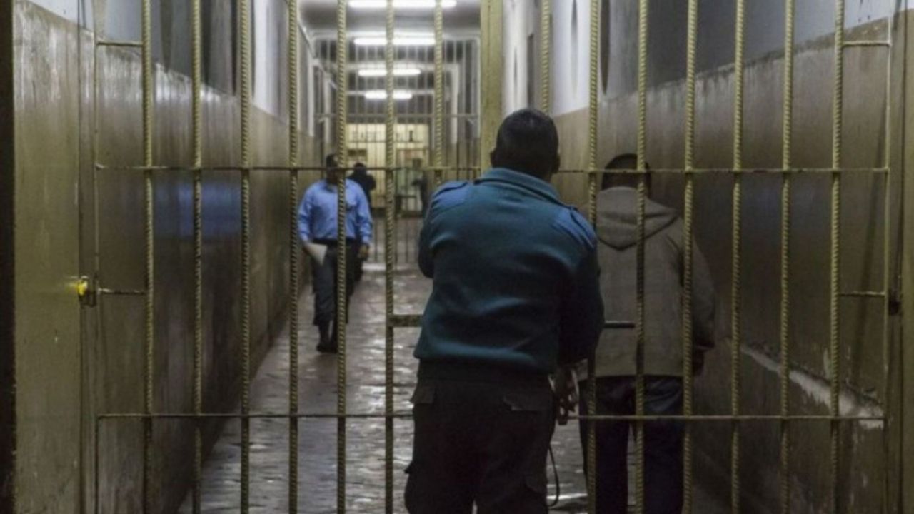 Tentativă de omor la Penitenciarul Gherla: Un ofițer a fost la un pas de a fi înjunghiat de un deținut periculos