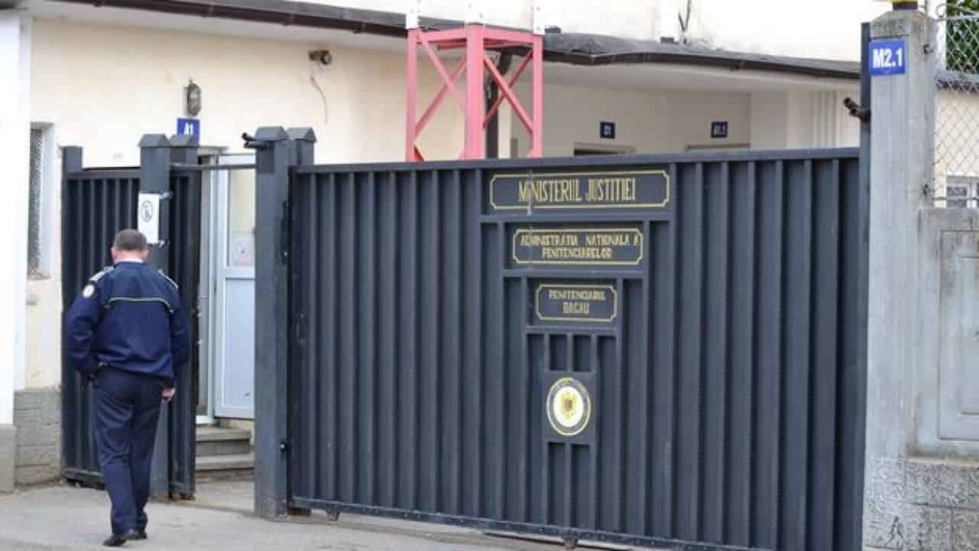 Un deținut reclamă în direct la TV abuzurile din Penitenciarul Bacău. Nereguli și ilegalități din penitenciar mușamalizate de Administrația Națională a Penitenciarelor (ANP).